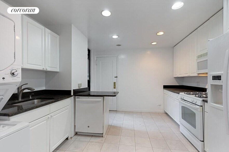 Building Photo - 1225 Park Ave