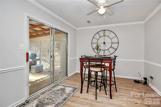 Building Photo - 8729 Timbercrest Cir