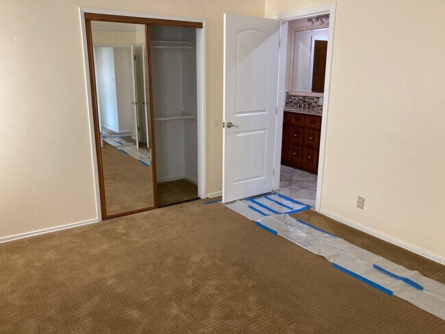 Building Photo - Santa Monica 3bd 2ba