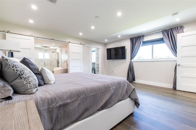 Building Photo - 2275 SW 44th St