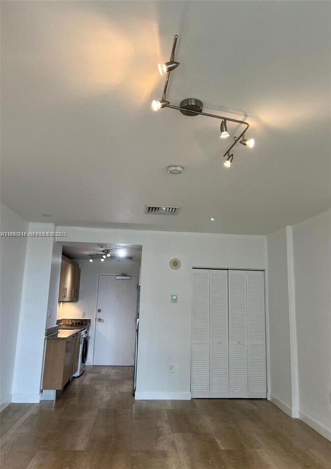 Building Photo - 10275 Collins Ave