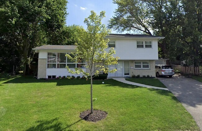 Front - 244 Vista Ct