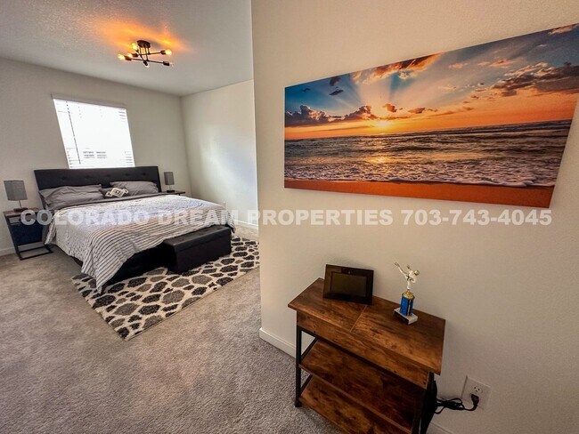 Building Photo - Luxurious fully-furnished home in Dove Vil...