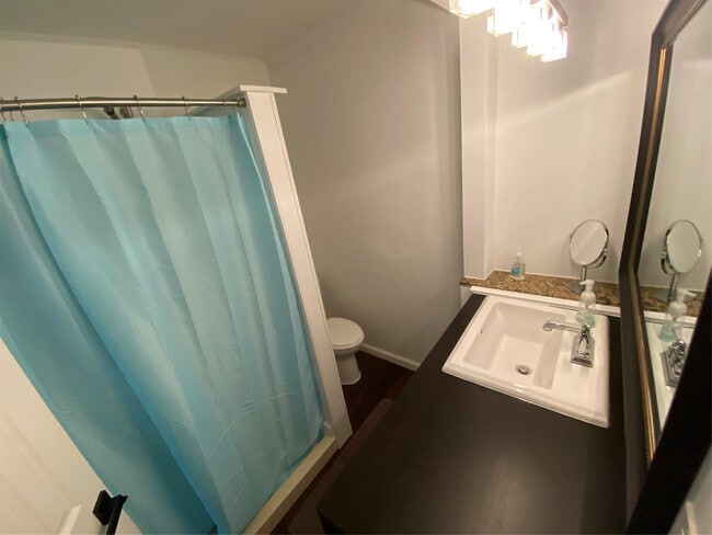 Building Photo - 2056 NE 9th Ave