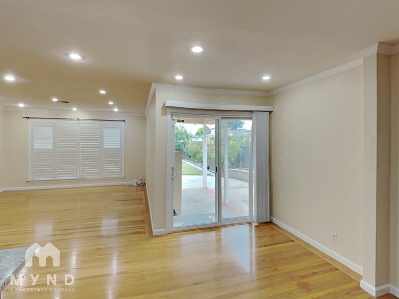 Building Photo - 4690 Cambio Ct