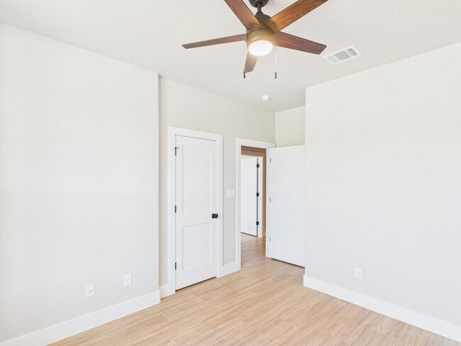 Building Photo - 110 Parlin Ln