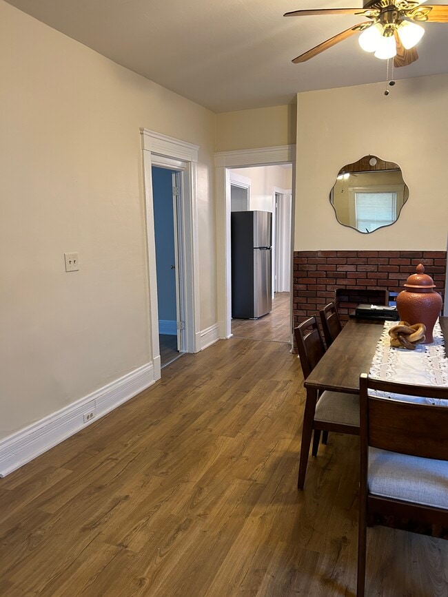 Building Photo - 3322 Daisy Ave