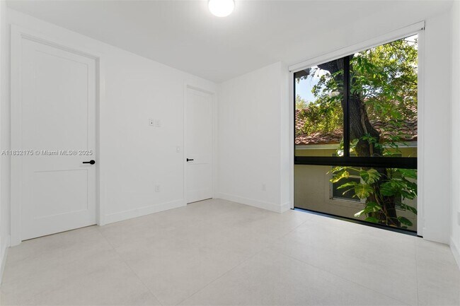 Building Photo - 3270 Gifford Ln