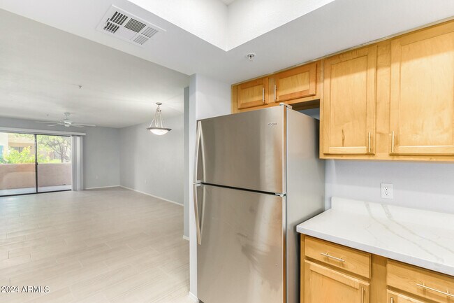 Building Photo - 9990 N Scottsdale Rd