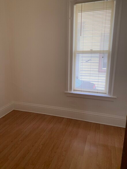 Building Photo - 81 Cameron St