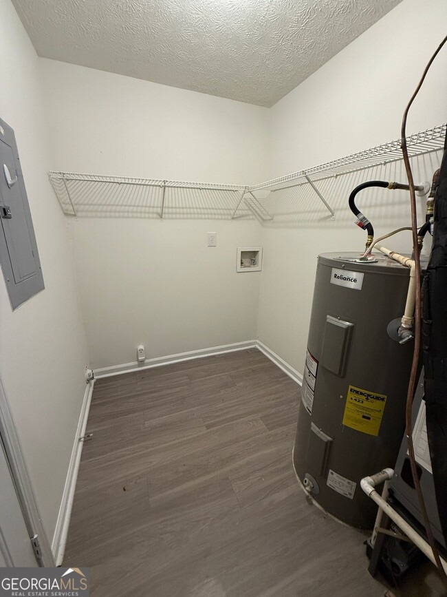 Building Photo - 1091 Cantrell Ln