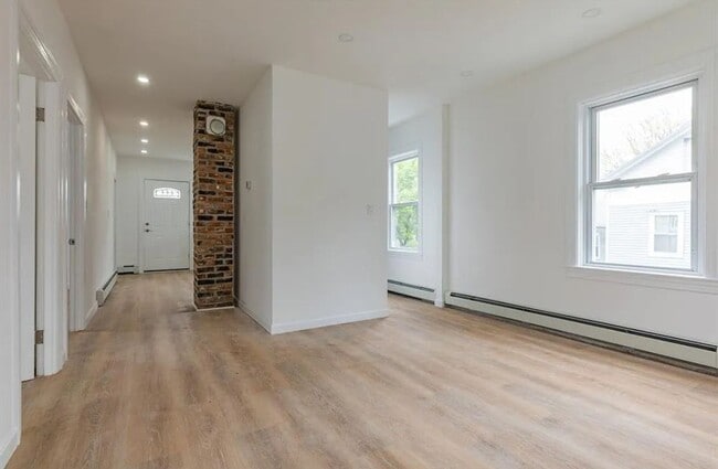 Building Photo - 205 Ives St