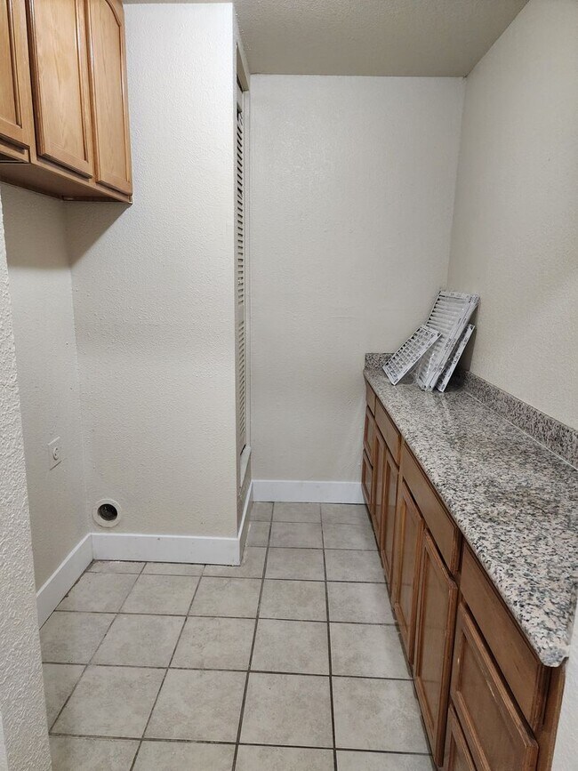 Building Photo - 3 bedroom 1 bath with Garage converted to ...