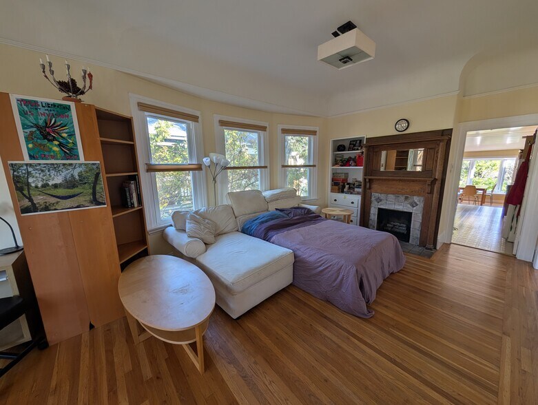 Building Photo - 3049 Wheeler St