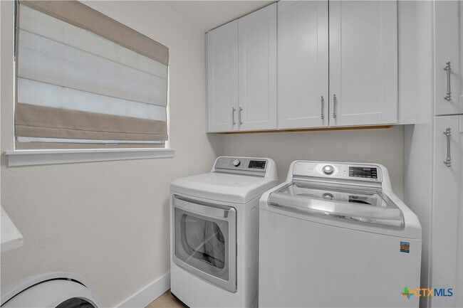 Building Photo - 513 Santa Clara Rd