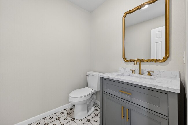 Building Photo - 758 9th Ave