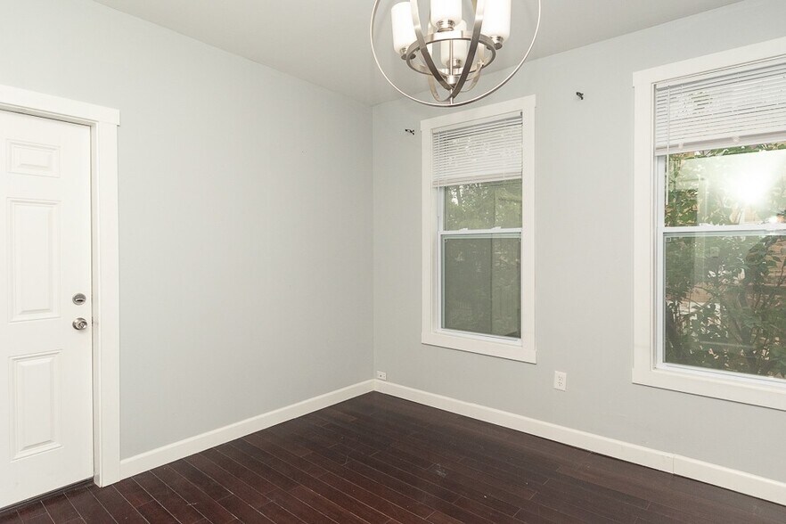 Building Photo - 2968 N Ridgeway Ave