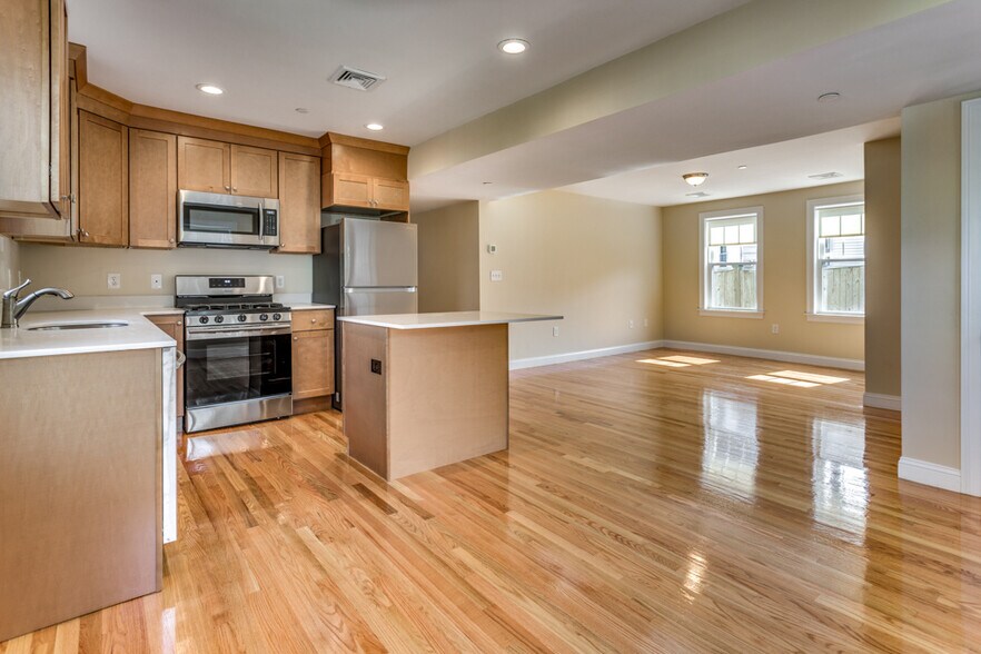 Building Photo - 249 Washington St