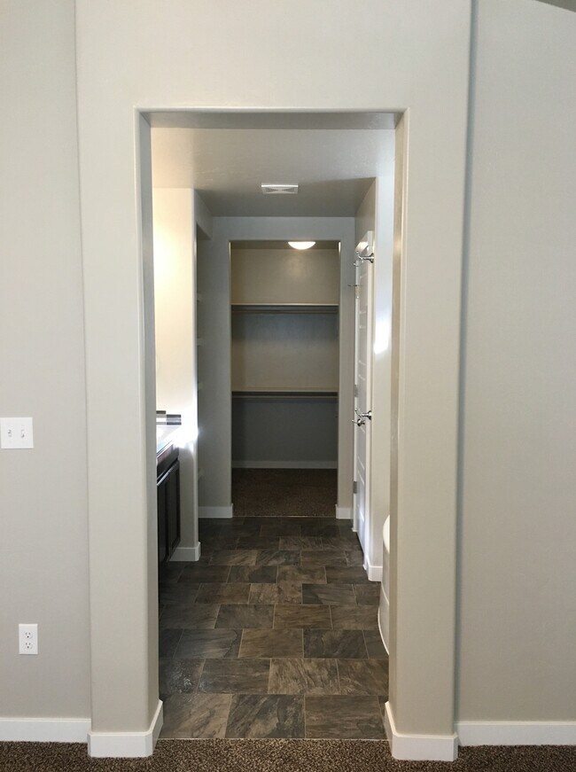 Building Photo - Beautiful home with 3bd 2ba and bonus room...