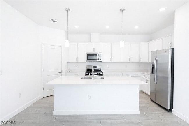 Building Photo - 18680 Ives Dr