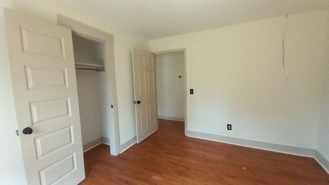 Building Photo - 112 Gwen Dr