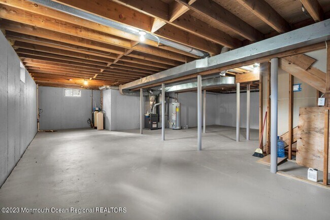 Building Photo - 9 Dolphin Ct