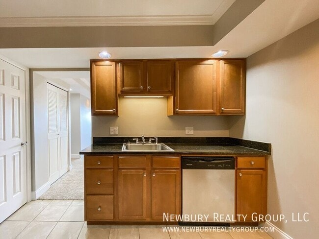 Building Photo - 530 N Main St