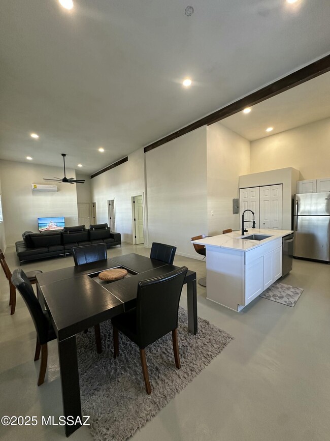 Building Photo - 2775 N Goyette Ave