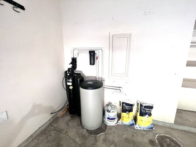 Building Photo - 5110 Shadow Breeze Ln