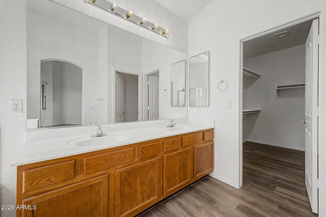 Building Photo - 4255 E Cherry Hills Dr