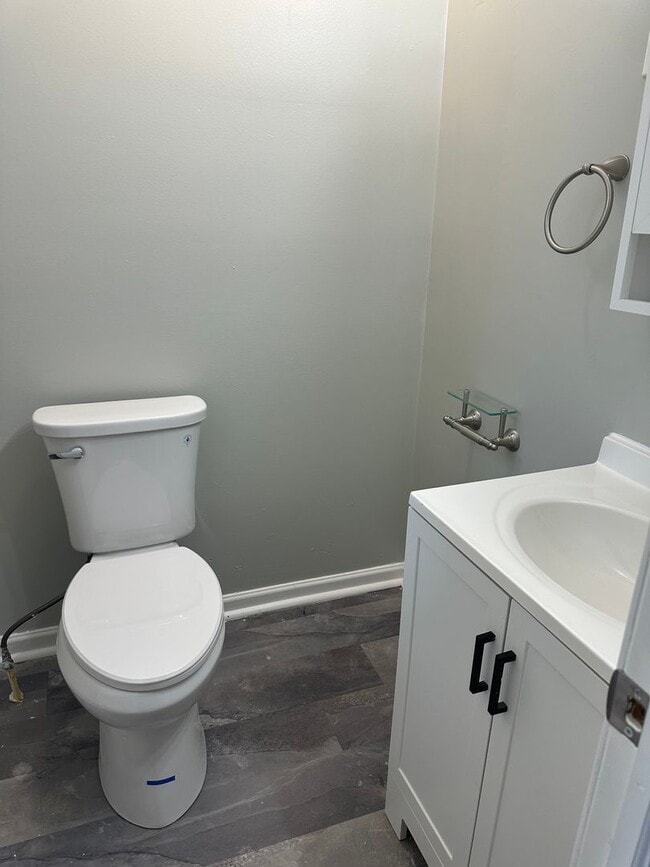 Building Photo - Spacious Home Available for Rent! W/D! Fro...