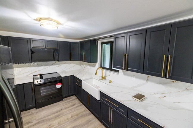 Building Photo - 3401 SW 17th St