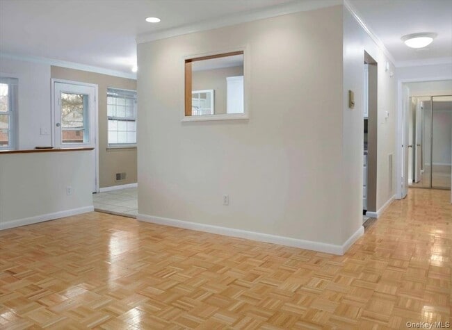 Building Photo - 430 Somerset Dr