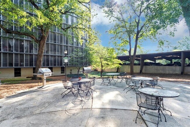 Building Photo - 3060 Pharr Ct N Northwest