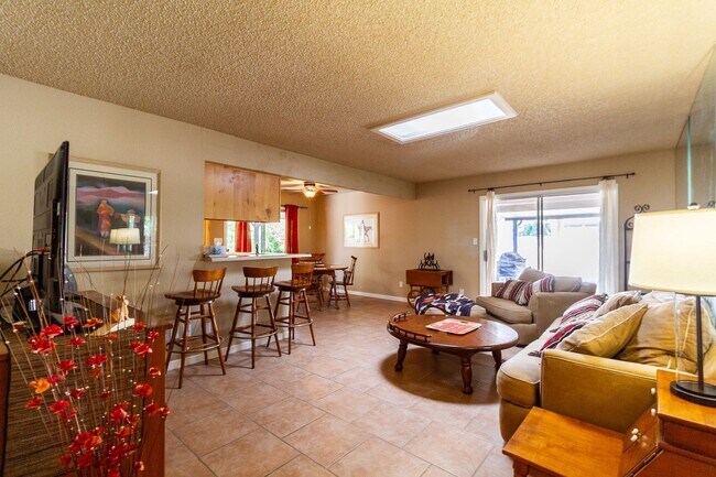 Building Photo - Unfurnished 2-bedroom 2 bath home in Sun Lakes 55 + community!