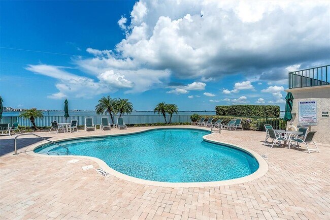 Building Photo - 4830 Osprey Dr S
