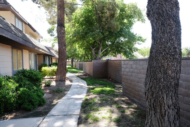 Building Photo - 6127 Meadowhaven Ln