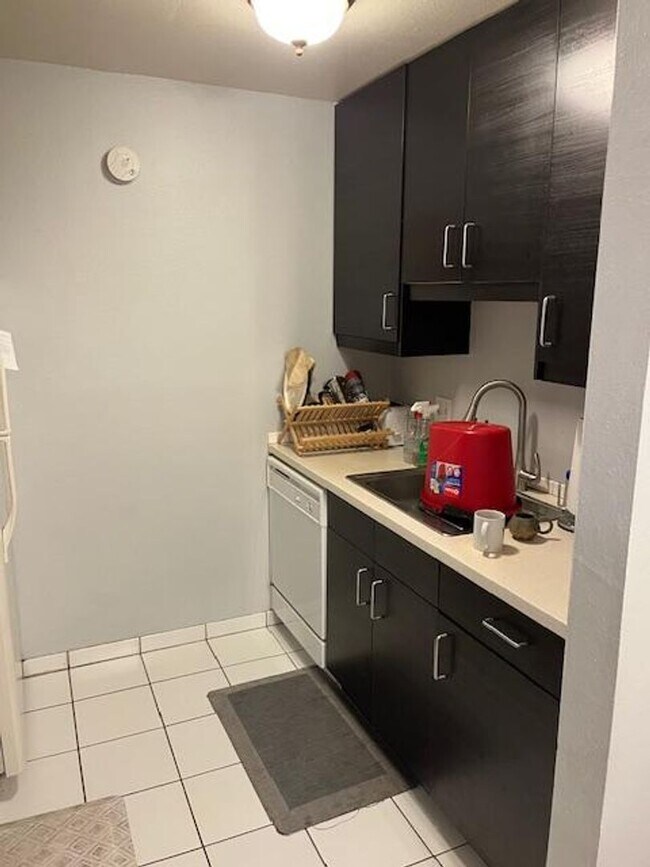 Building Photo - August 2026 Prelease! 2 Story, 2 BR 1.5 BA Condo at Wimbledon Condos