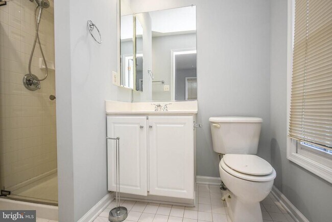 Building Photo - 1303 Cameron Hill Ct