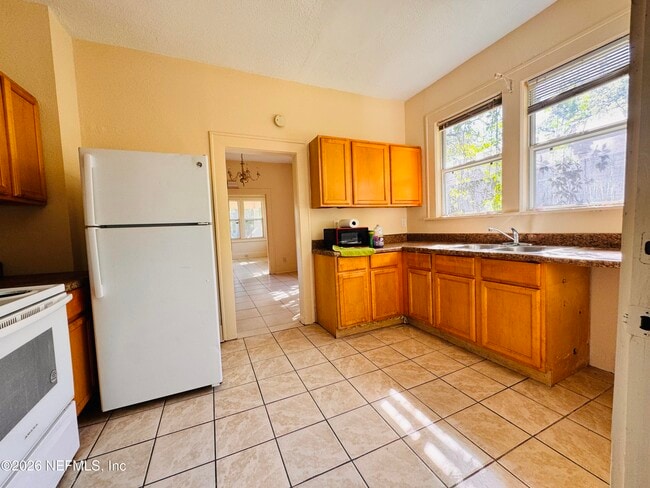 Building Photo - 1617 E 14th St