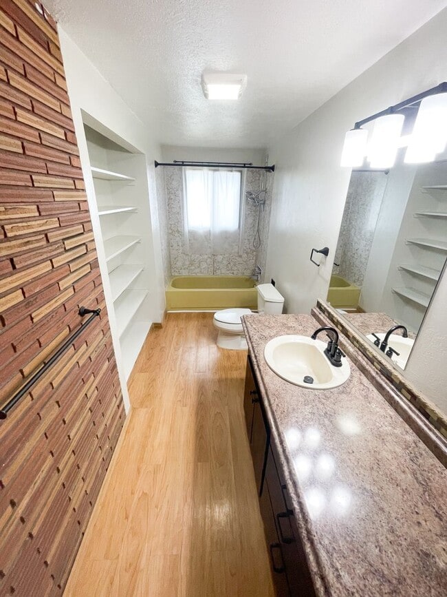 Building Photo - 3 Bedroom, 2 bath house in Moyina Heights