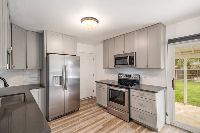 Building Photo - ? Move-in Ready & Fully Renovated! ?