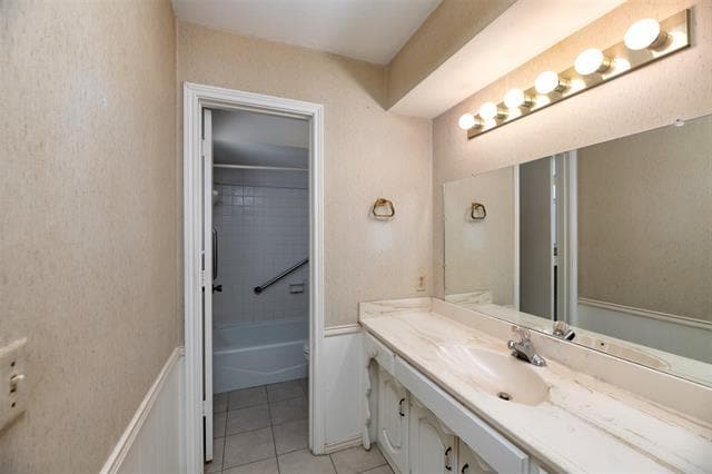 Building Photo - 2121 Stone Creek Dr
