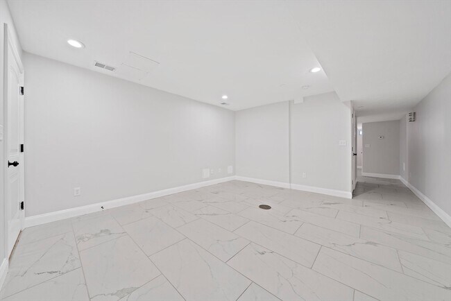 Building Photo - 469 Sherman St