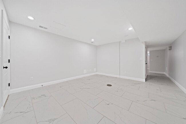 Building Photo - 479 Sherman St