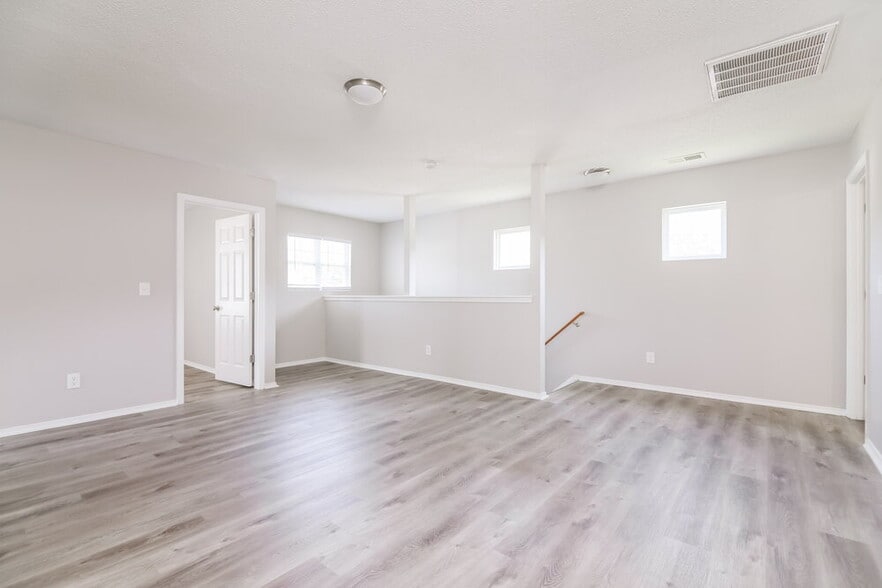 Building Photo - 3168 Varcroft Rd