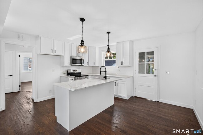 Building Photo - 11 Stratfield Pl