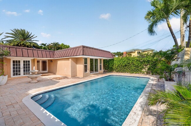 Building Photo - 2213 NE 16th St