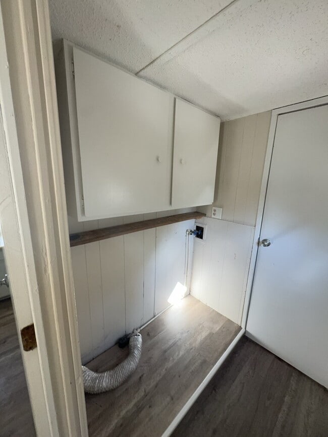 Building Photo - Cozy 2 Bedroom Mobile Home-141 Denise Drive