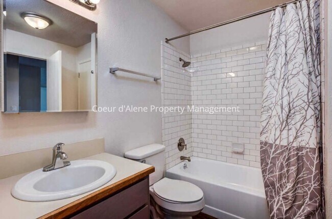Building Photo - 2 bed, 2 bath duplex in Hayden